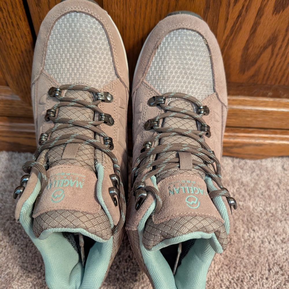 Ladies Magellan Pro Explore Mid Trek Hiker Boots Size 8.5B